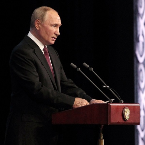 Το Λονδίνο λέει πως οι απειλές του Πούτιν πρέπει να ληφθούν στα σοβαρά