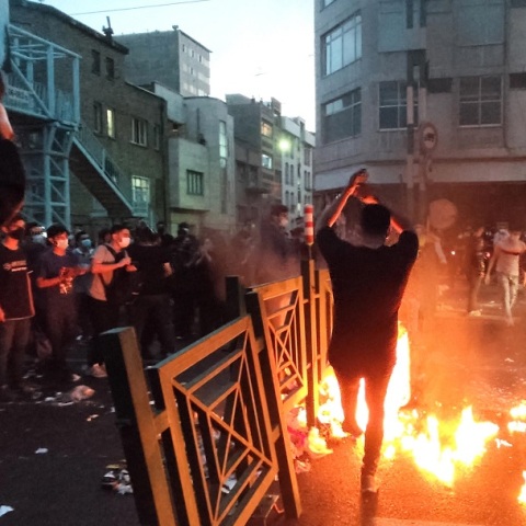 Στους 17 ανεβαίνουν οι νεκροί στο Ιράν - Συνεχίζονται οι διαδηλώσεις για τον θάνατο της Μαχσά Αμινί