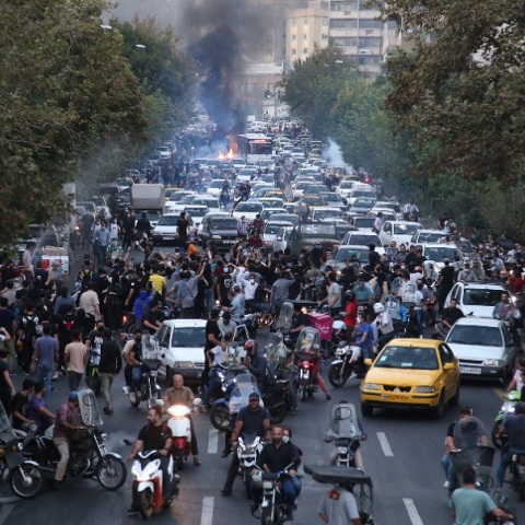 Οι γυναίκες στο Ιράν αντιδρούν - Τουλάχιστον 9 νεκροί στις διαδηλώσεις