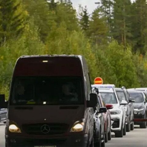 Ουρές χιλιομέτρων στις οδικές συνοριακές διαβάσεις της Ρωσίας