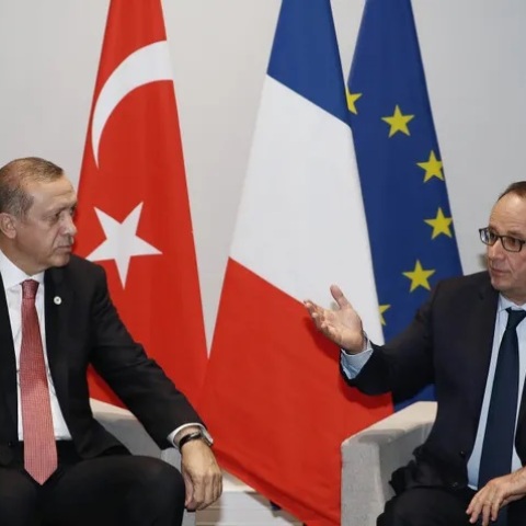 Ολάντ: Αντιφατική προσωπικότητα ο Ερντογάν- Η Μέρκελ δεν αντιστάθηκε στον εκβιασμό του