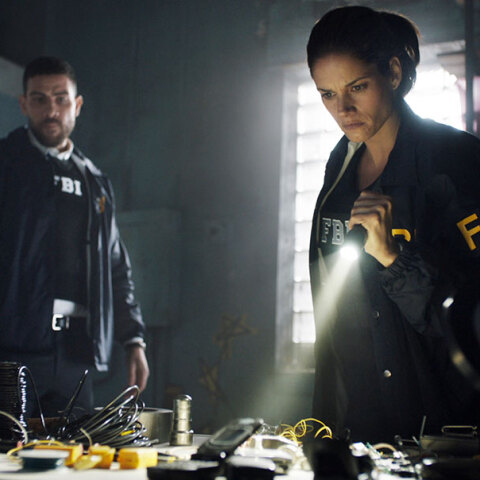 Σκηνή από τη σειρά «FBI» που προβάλλεται στην COSMOTE TV