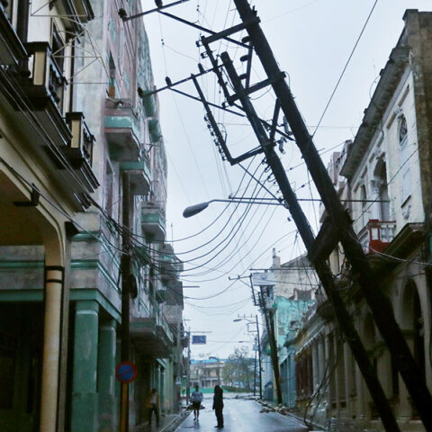 Μεγάλες καταστροφές σε υποδομές προκάλεσε στην Κούβα ο κυκλώνας Ίαν