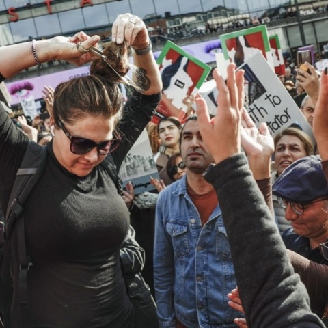 Νέες μεγάλες διαδηλώσεις στα πανεπιστήμια του Ιράν - Στους 83 οι νεκροί 