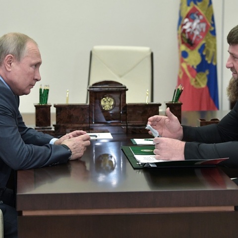 Ο Καντίροφ λέει στον Πούτιν να εξετάσει τη χρήση πυρηνικών