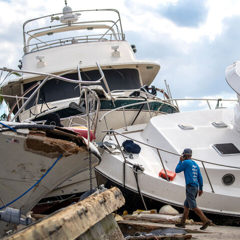 Ο κυκλώνας Ίαν στη Φλόριντα έβγαλε στη στεριά βάρκες και σκάφη