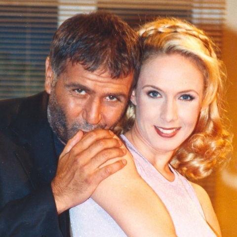 Ποιος μεγάλος ηθοποιός θα έπαιζε στην τρίτη σεζόν της σειράς «Δύο Ξένοι»; Η αποκάλυψη της Τιτίκας Στασινοπούλου