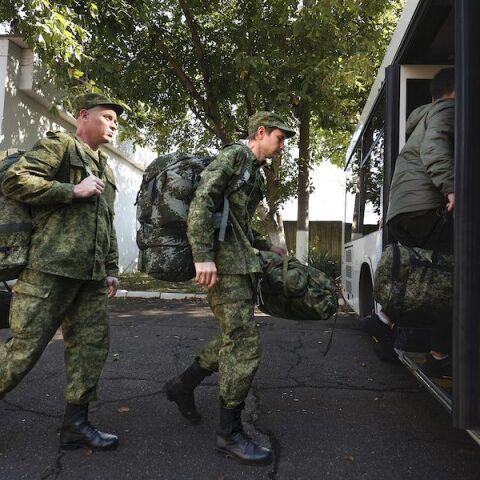 Φιάσκο η επιστράτευση του Πούτιν; Χιλιάδες Ρώσοι επιστρέφουν σπίτια τους,