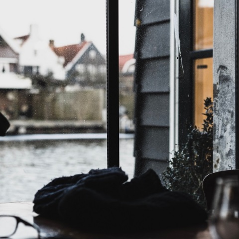 Ολλανδικό χωριό συνδέθηκε με σατανιστικές τελετές και φόνους μικρών παιδιών αλλά έχασε τη δίκη με το Twitter