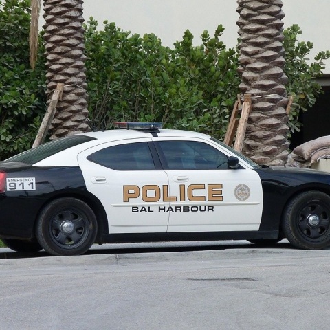 Φλόριντα: Πατέρας έβαλε ασπίδα το 1 έτους παιδί του για να μην συλληφθεί πριν τον χτυπήσουν με taser - Δείτε βίντεο