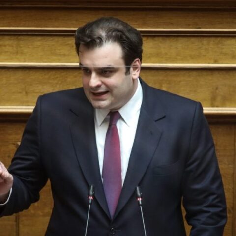 Ατύχημα είχε ο Κυριάκος Πιερρακάκης - Με νάρθηκα το επόμενο διάστημα