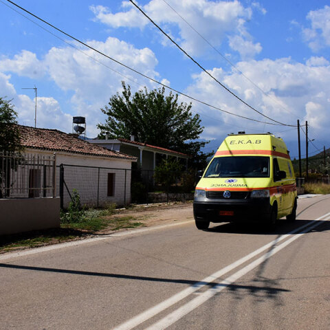Τον σύζυγό της πάτησε με το αυτοκίνητο μια γυναίκα στη Σύρο