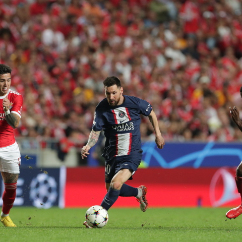 Ο Λιονέλ Μέσι στο ματς της Μπενφίκα με την Παρί