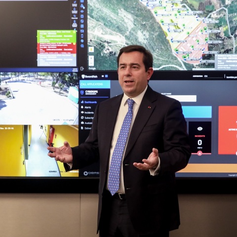 Ο δημοσιογράφος Νίκος Χατζηνικολάου και ο Νίκος Σβέρκος της «Αυγής» είχαν έντονη διαφωνία στο Twitter με αφορμή ντοκουμέντο του Νότη Μηταράκη από το Αιγαίο.