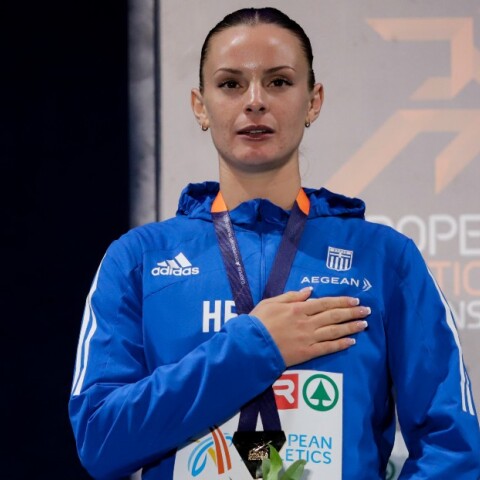 Η Ελίνα Τζένγκο