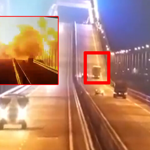 Στην Κριμαία φορτηγό τινάχτηκε στον αέρα, την ώρα που περνούσε τη γέφυρα