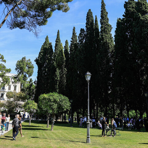 Πλήθος κόσμου στον Κήπο του Προεδρικού Μεγάρου το πρωί της Κυριακής