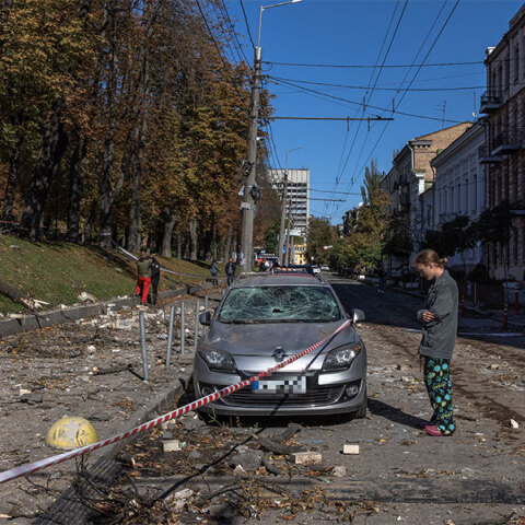 Νεκροί και τραυματίες από τις ρωσικές επιθέσεις σε ουκρανικές πόλεις