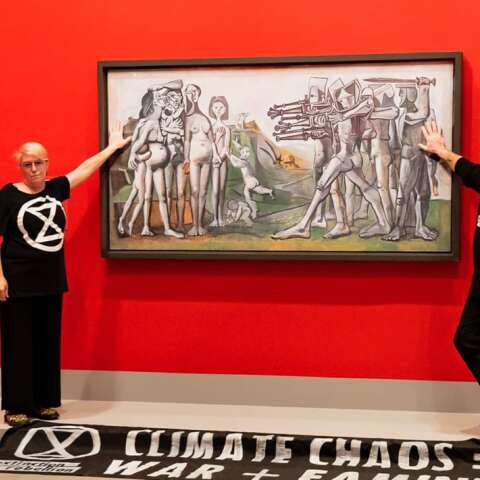 Αυστραλία: Ακτιβιστές για το κλίμα κόλλησαν τους εαυτούς τους πάνω σε πίνακα του Πικάσο