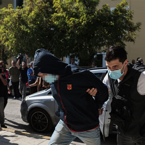 Στον εισαγγελέα οδηγήθηκε ο 53χρονος που φέρεται ότι βίαζε και εξέδιδε 12χρονη στον Κολωνό