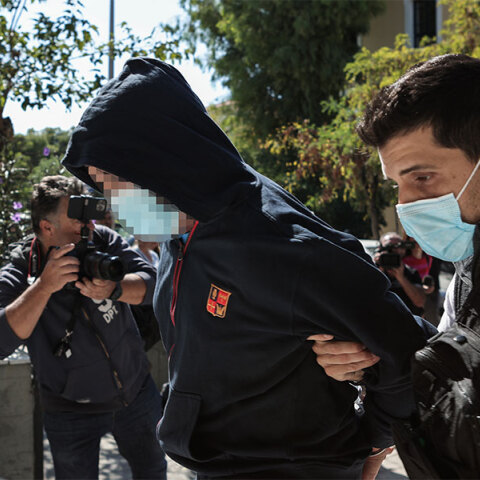 Στον εισαγγελέα οδηγήθηκε ο 53χρονος που φέρεται ότι βίαζε και εξέδιδε 12χρονη στον Κολωνό