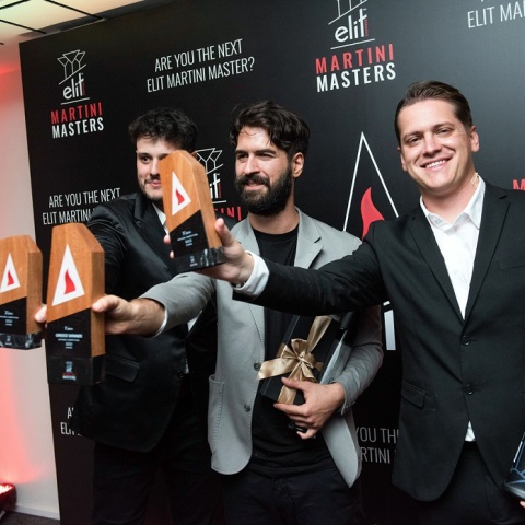 O Κώστας Ματιάτος, ο Έλληνας νικητής του elit Martini Masters με τους δύο finalist, Αλέξανδρο Φίνο & Αντώνη Τσακνάκη 
