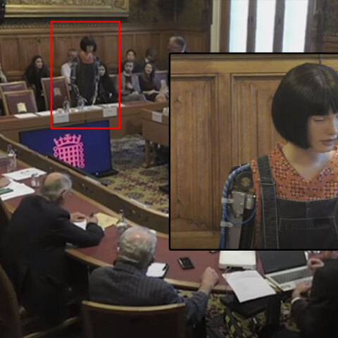 Το ρομπότ Ai-Da στη Βουλή των Λόρδων στη Βρετανία