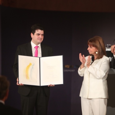 Θεσσαλονίκη: Το βραβείο "Αυτοκράτειρα Θεοφανώ" στον μεγάλο πιανίστα και μαέστρο, Ντάνιελ Μπάρενμπόιμ, από την Πρόεδρο της Δημοκρατίας	