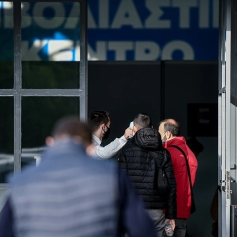 Γώγος: Ποιοι πρέπει να κάνουν 4η και 5η δόση εμβολίου για τον κορωνοϊό