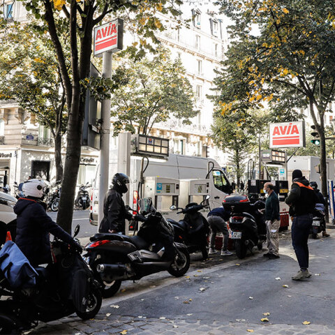 Ουρές στα πρατήρια καυσίμων στη Γαλλία