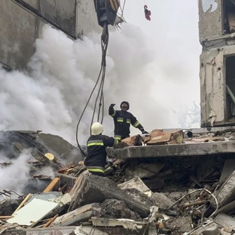 Βομβαρδισμοί σε υποδομές καίριας σημασίας στην περιφέρεια του Κιέβου τα ξημερώματα