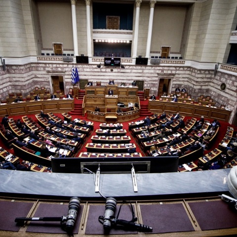 Στις 11 η σύγκρουση Μητσοτάκη - Τσίπρα στη Βουλή 