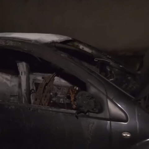 Καμένο αυτοκίνητο σε πιλοτή στη Θεσσαλονίκη