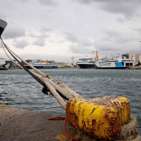 Δεμένα πλοία στο λιμάνι του Πειραιά λόγω μποφόρ στο Αιγαίο