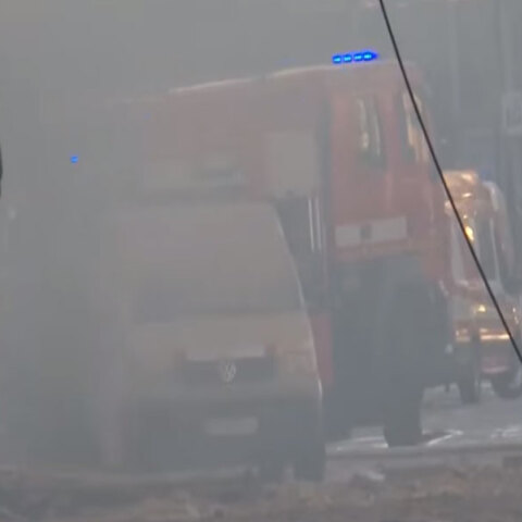 Σκόνη, καπνός και συντρίμμια στο Κίεβο μετά τις ρωσικές επιθέσεις με drones