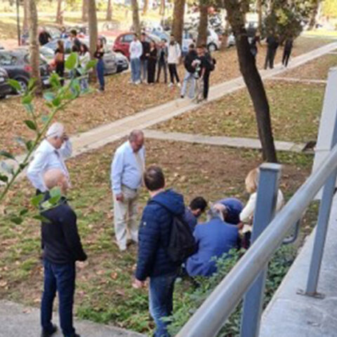 Φοιτητής έπεσε στο κενό από τον δεύτερο όροφο της Νομικής του ΑΠΘ