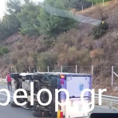 Θανατηφόρο τροχαίο στην Ακράτα – Δύο νεκροί σε σύγκρουση τριών οχημάτων