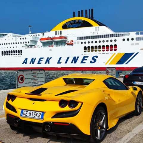 «Σμήνος» από Ferrari σε Ελληνικό λιμάνι - Σημερινές φωτογραφίες