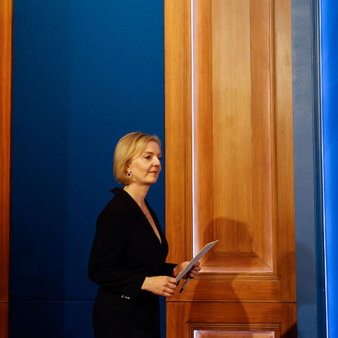 Σε δύσκολη θέση η Λιζ Τρας στη Βρετανία, δέχεται πιέσεις να παραιτηθεί