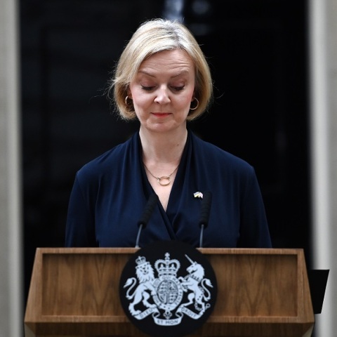 Παραιτήθηκε η Βρετανίδα πρωθυπουργός Λιζ Τρας (βίντεο)