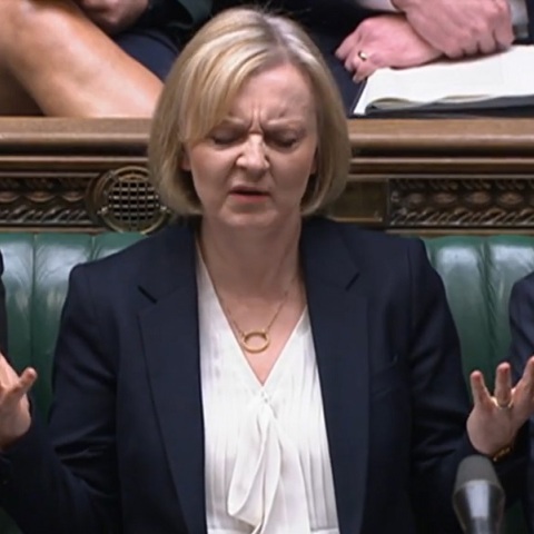 Η Ryanair τρολάρει τη Λιζ Τρας με εισιτήριο για οποιονδήποτε προορισμό