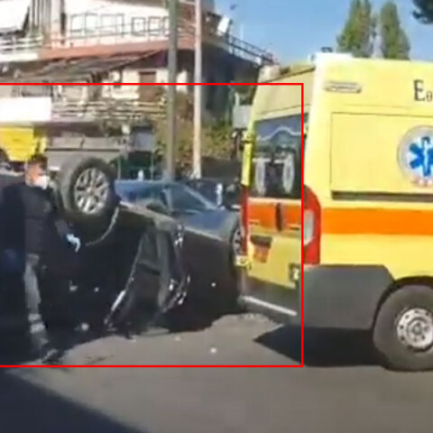 Το αυτοκίνητο που τούμπαρε στην Αγία Παρασκευή μετά το τροχαίο