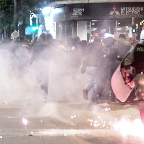 Επεισόδια στο κέντρο της Αθήνας μετά την πορεία προς το ΑΤ Ομόνοιας