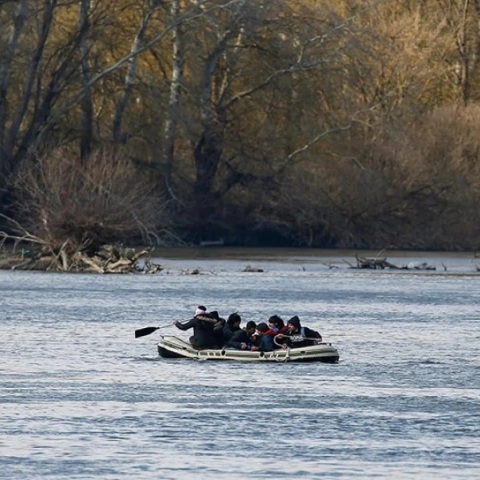 Εξαρθρώθηκε εγκληματική οργάνωση που διακινούσε μετανάστες κι έκλεβε αυτοκίνητα