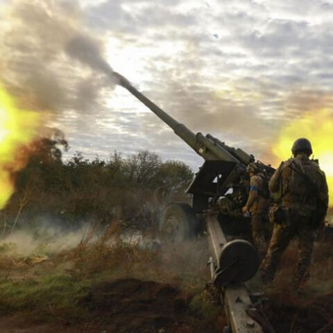 Ουκρανικό πυροβολικό βομβαρδίζει θέσεις του ρωσικού στρατού