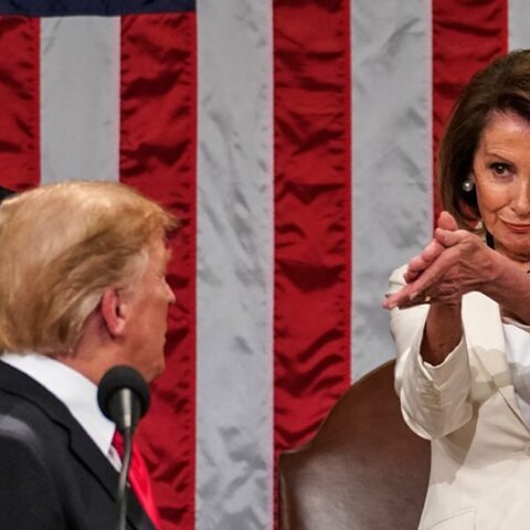 ΗΠΑ: Νάνσι Πελόζι: «Ο Τραμπ είναι υπερβολικά δειλός για να υπακούσει στην κλήτευση που έλαβε από το Κονγκρέσο»	