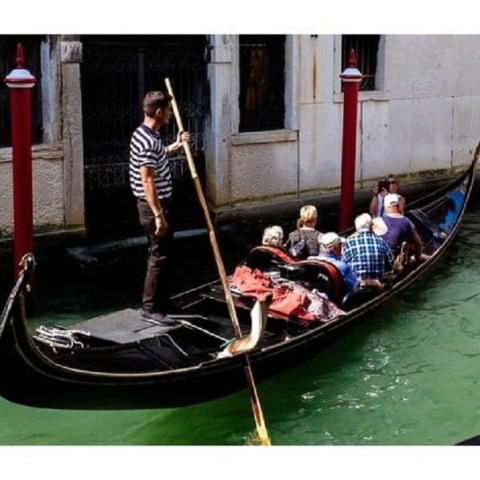 Βενετία: Γάλλοι τουρίστες έκλεψαν γόνδολα για να κάνουν βόλτα