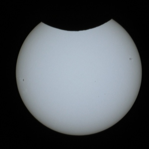 Δείτε live τη μερική έκλειψη Ηλίου: Ξεκινά η κορύφωση του φαινομένου