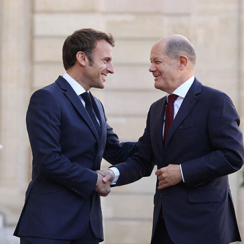 Γαλλία: Τα ζητήματα της ενέργειας και της οικονομίας κυριάρχησαν στο γεύμα εργασίας Μακρόν-Σολτς	