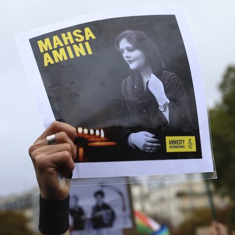  Συγκρούσεις αστυνομικών και διαδηλωτών στη γενέτειρα της Μαχσά Αμινί - διεκόπη η πρόσβαση στο διαδίκτυο στην πόλη